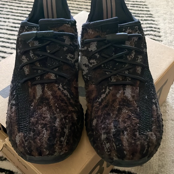 Yeezy Boost - Picture 4 of 4